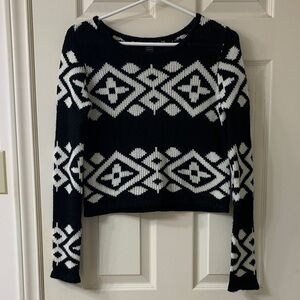 🌷3 for$25🌷Rue21, US M, Black & White Tribal Print Cropped Long Sleeve Sweater